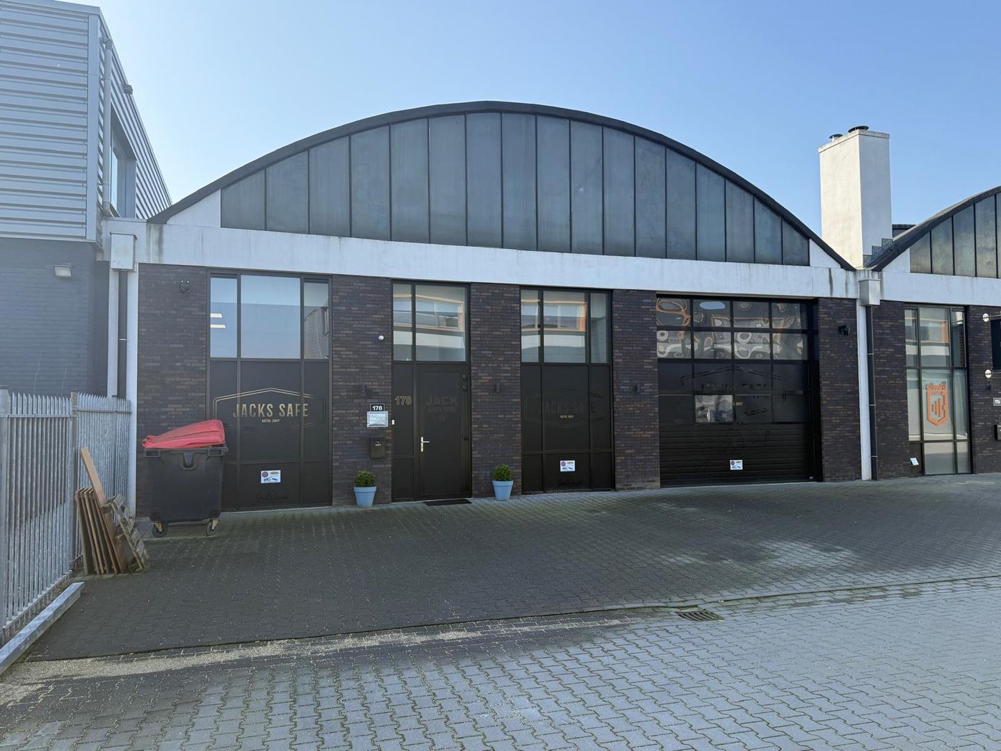 View photo 2 of Spoorlaan Noord 178