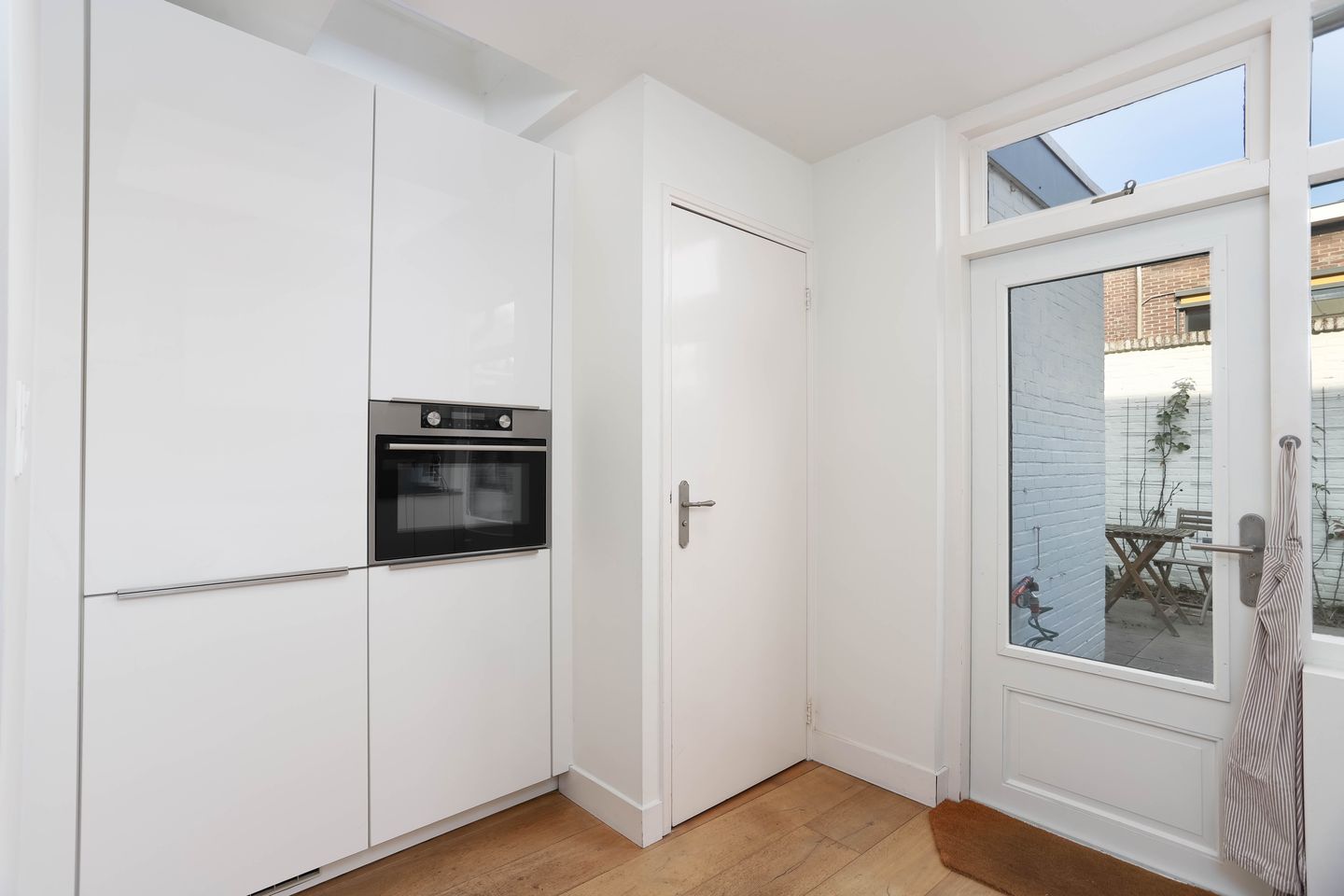 Photo 10 of Kerkdwarsstraat 12