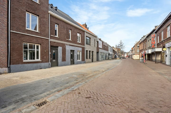 Tussenwoning te koop: Bovenste straat 44C, Echt