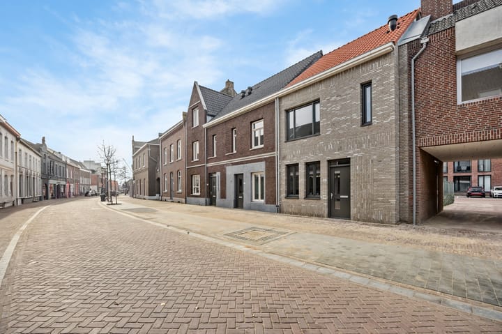 Tussenwoning te koop: Bovenste straat 44C, Echt