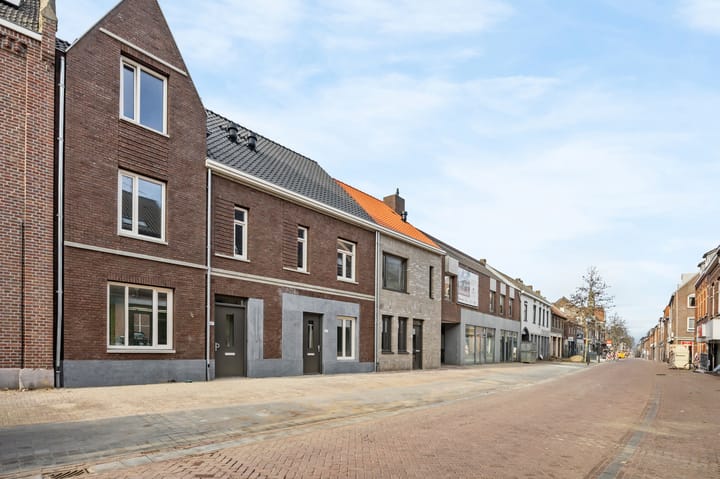 Tussenwoning te koop: Bovenste straat 44C, Echt