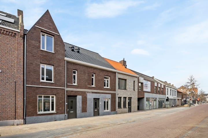 Tussenwoning te koop: Bovenste straat 44C, Echt