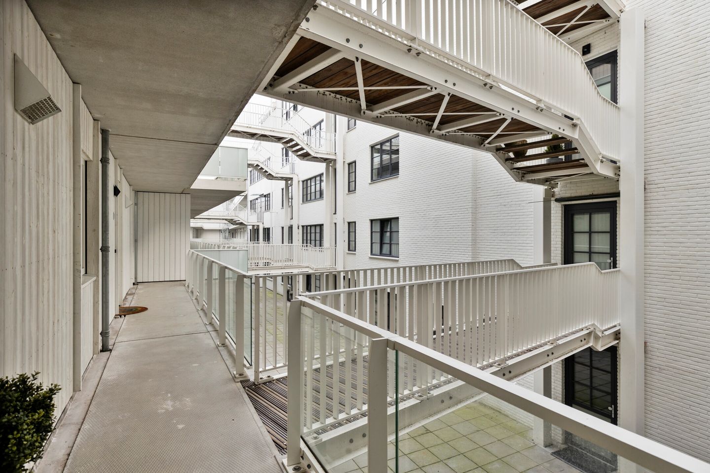 Foto 5 van Zuideinde 76-K