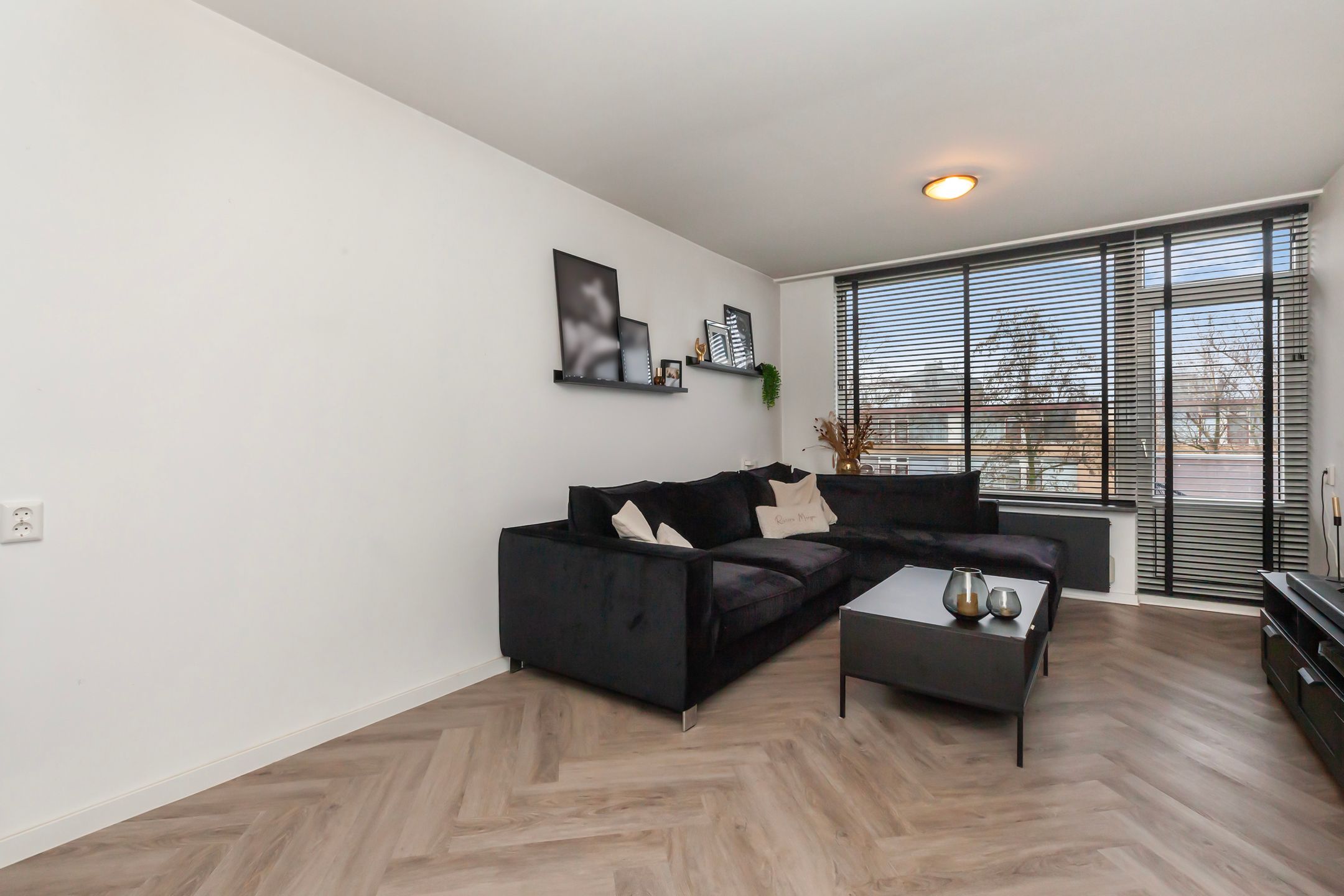 Foto 6 van Van Anrooystraat 391