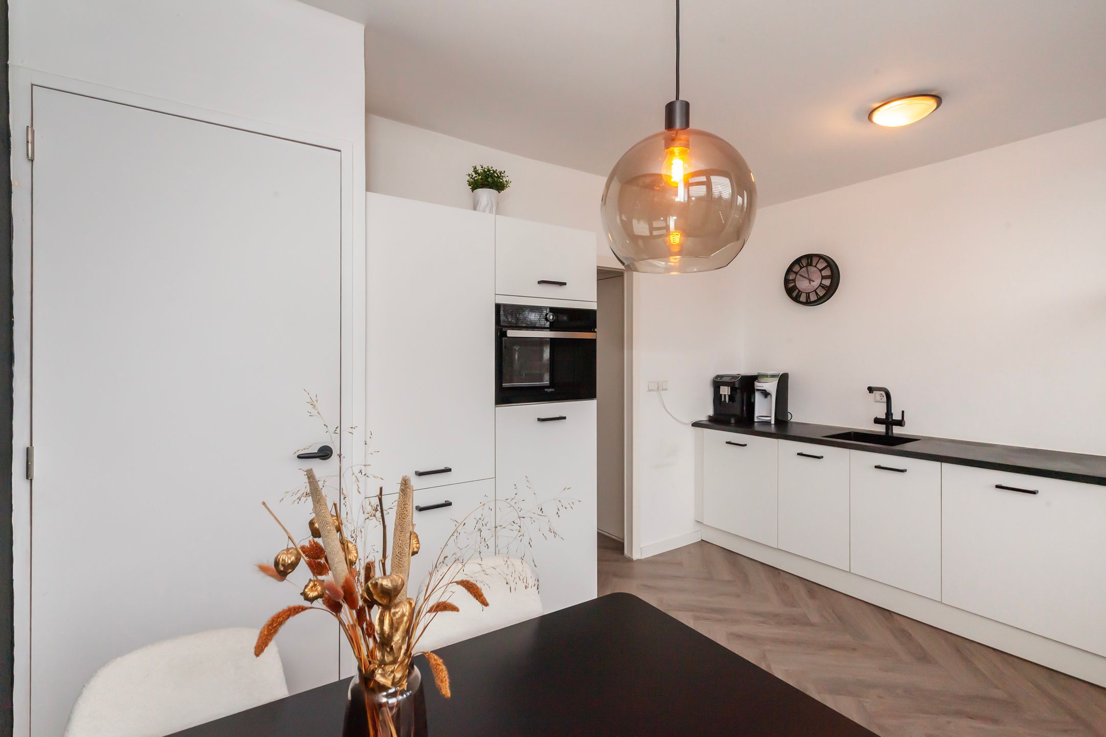 Foto 12 van Van Anrooystraat 391