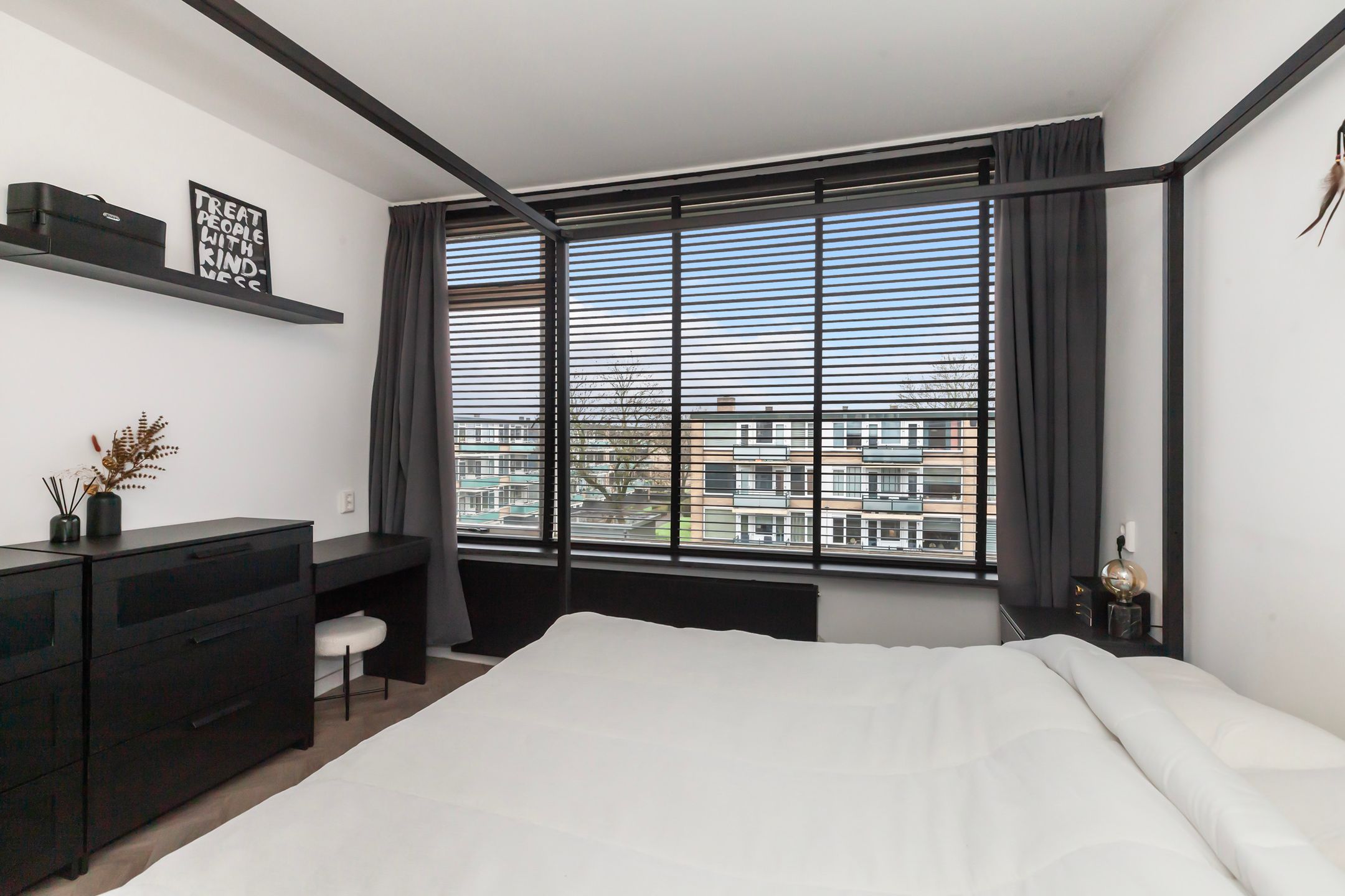 Foto 18 van Van Anrooystraat 391