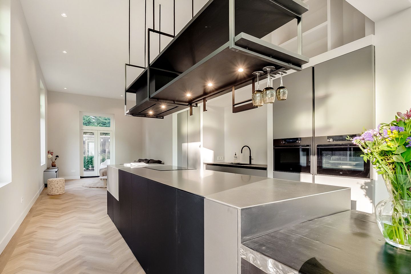 Photo 19 of Vredehofstraat 15-A