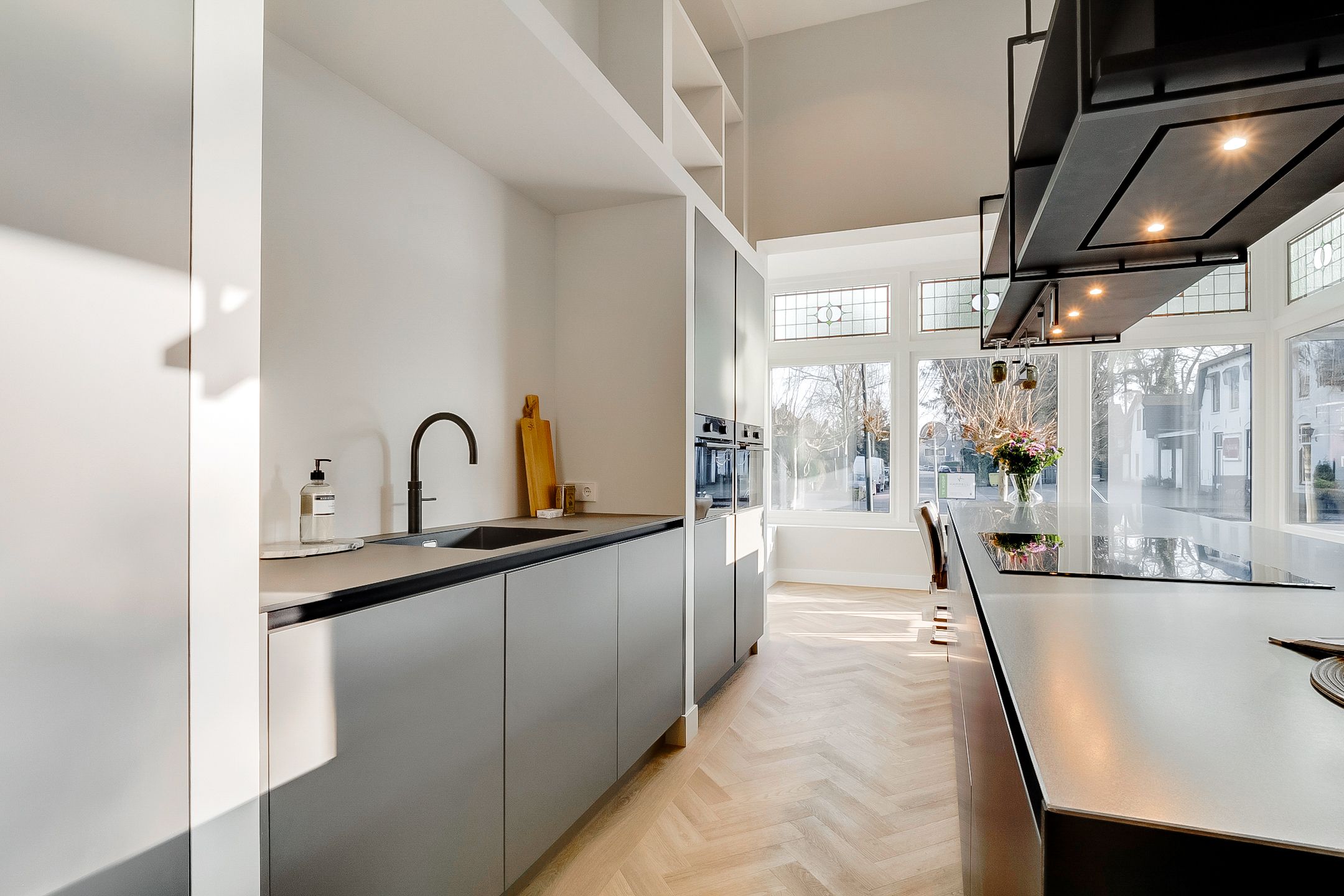 Photo 24 of Vredehofstraat 15-A