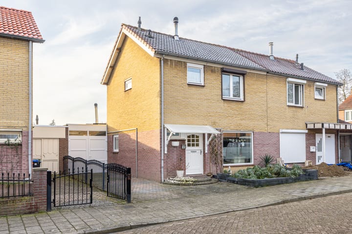 Foto 2 van Mgr. Paredisstraat 4