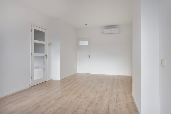 Photo 2 of Prins Hendriklaan 5-D