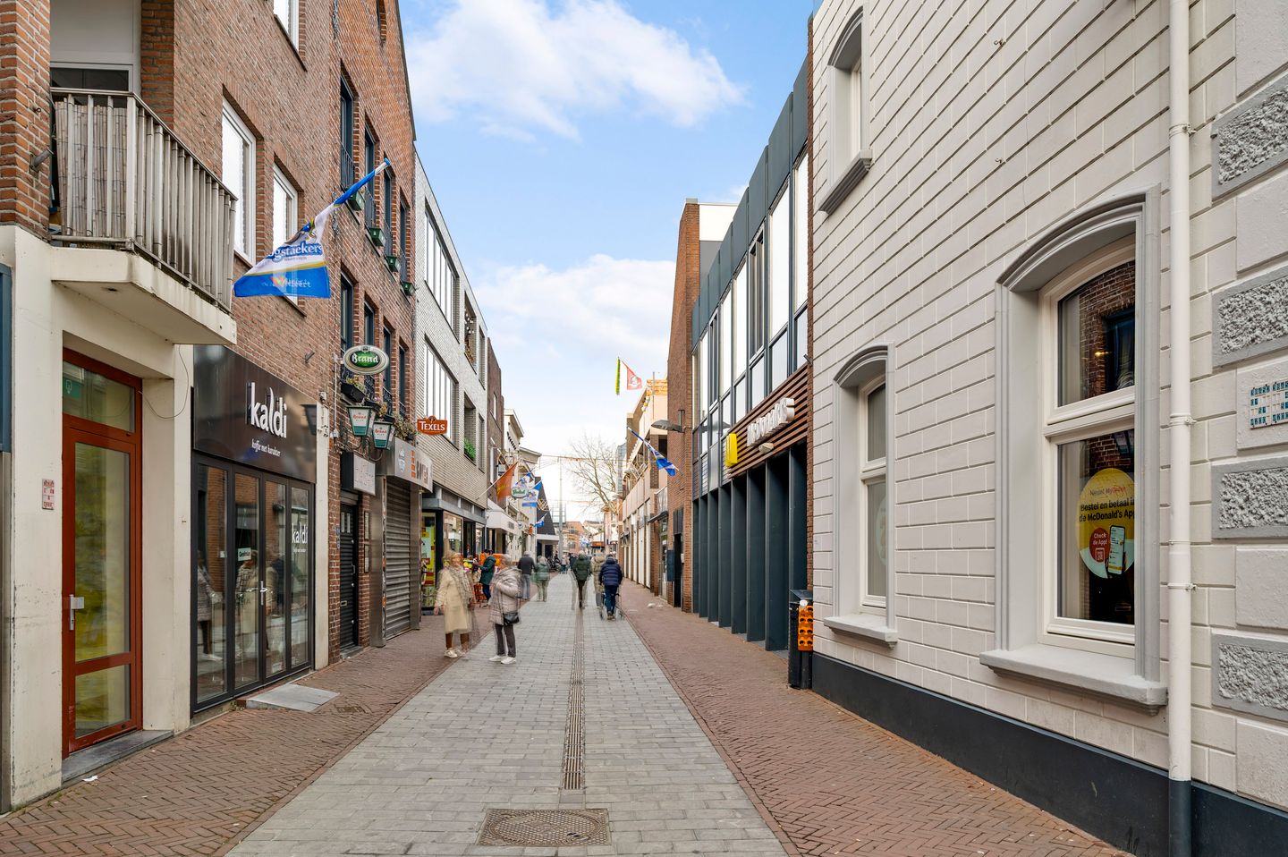 View photo 2 of Beekstraat 5