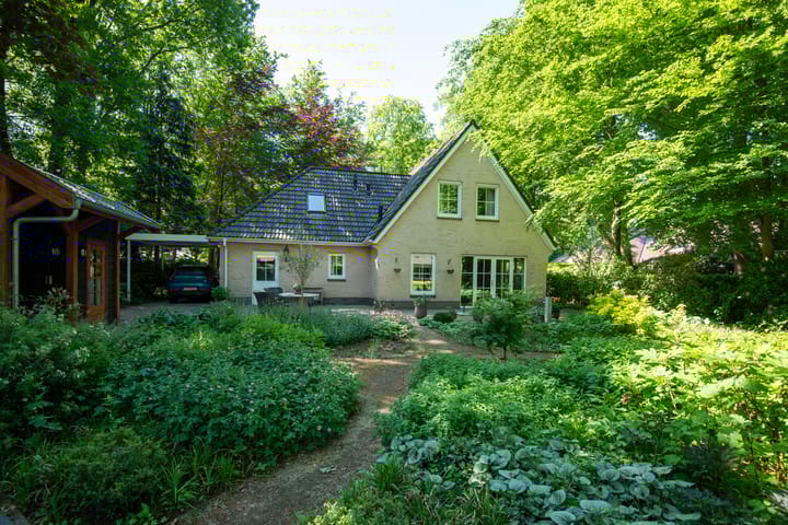 Photo 2 of van Eeghenlaan 5