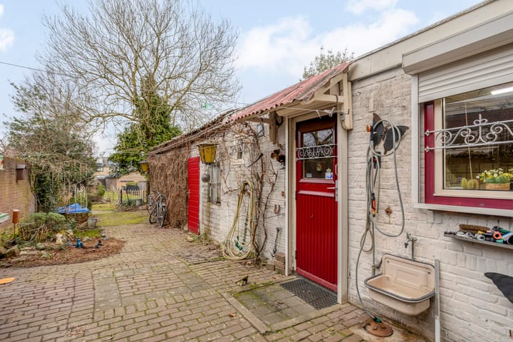 Twee-onder-één-kap te koop: Oude Vlijmenseweg 70, 'S-Hertogenbosch