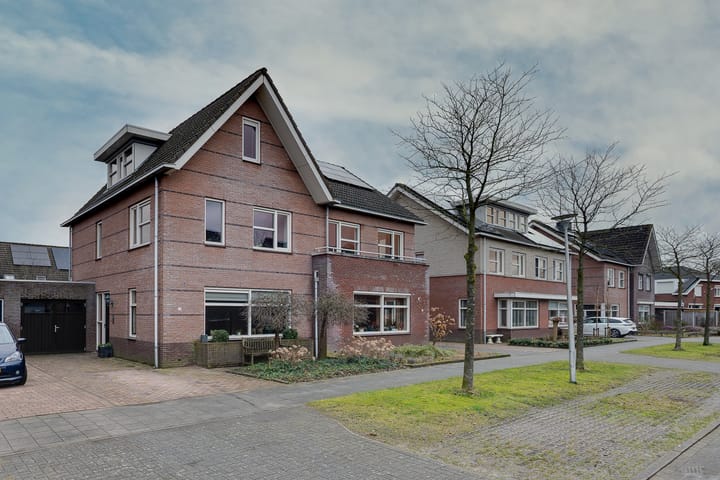 Photo 2 of Jan van Ravenswaaystraat 12