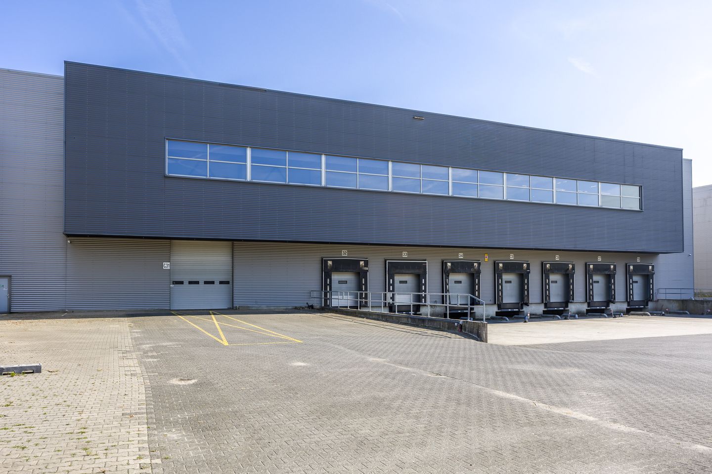 View photo 2 of Ambachtstraat 26-28