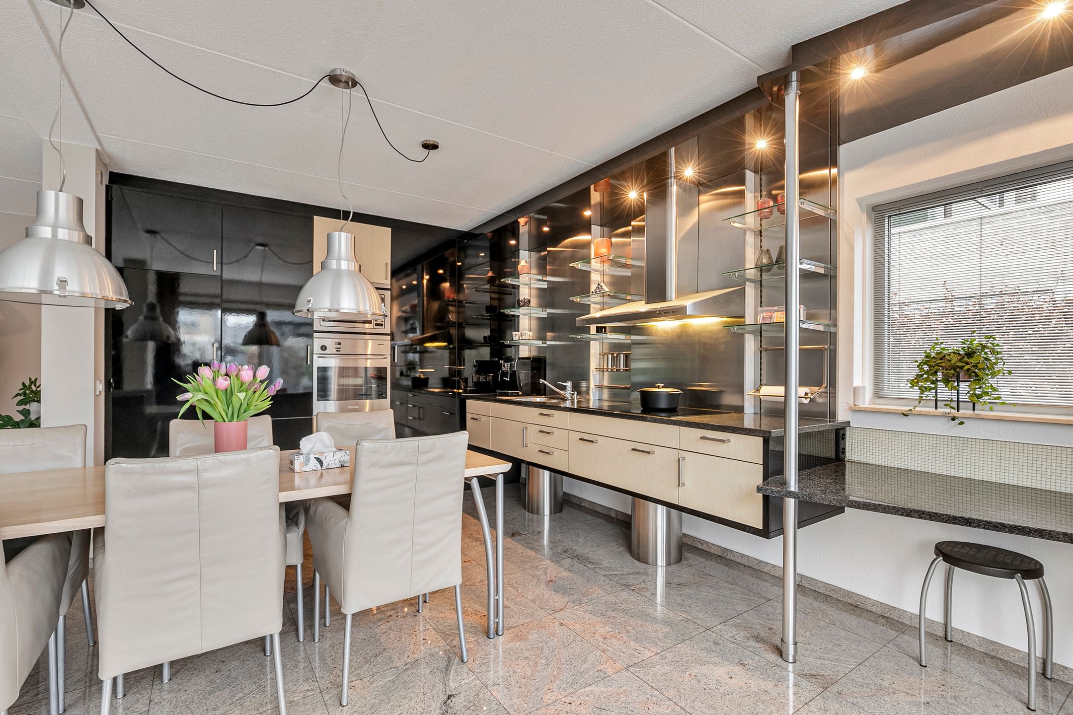 Waterfront family home with private deck in Arnhem Holthuizen — 18
