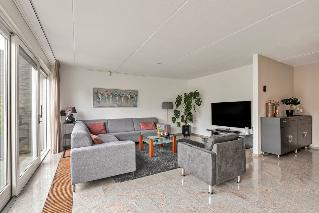 Waterfront family home with private deck in Arnhem Holthuizen — 14