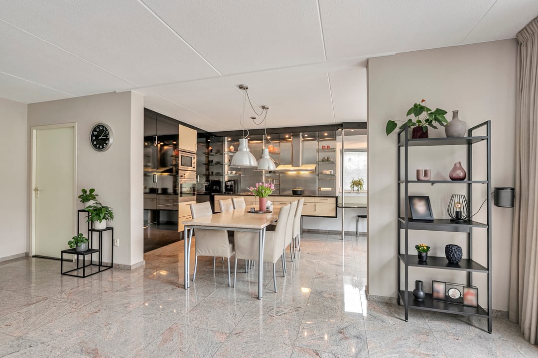 Waterfront family home with private deck in Arnhem Holthuizen — 16