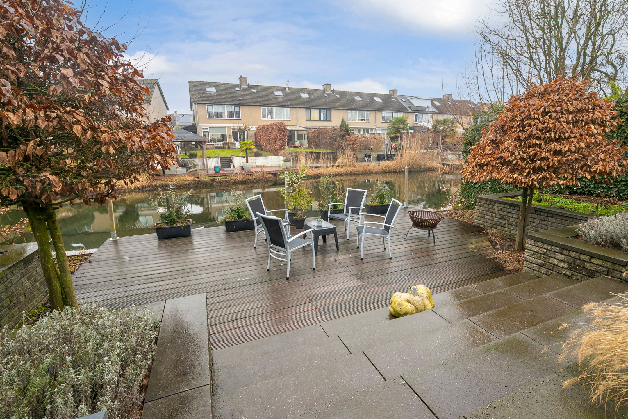 Waterfront family home with private deck in Arnhem Holthuizen — 24