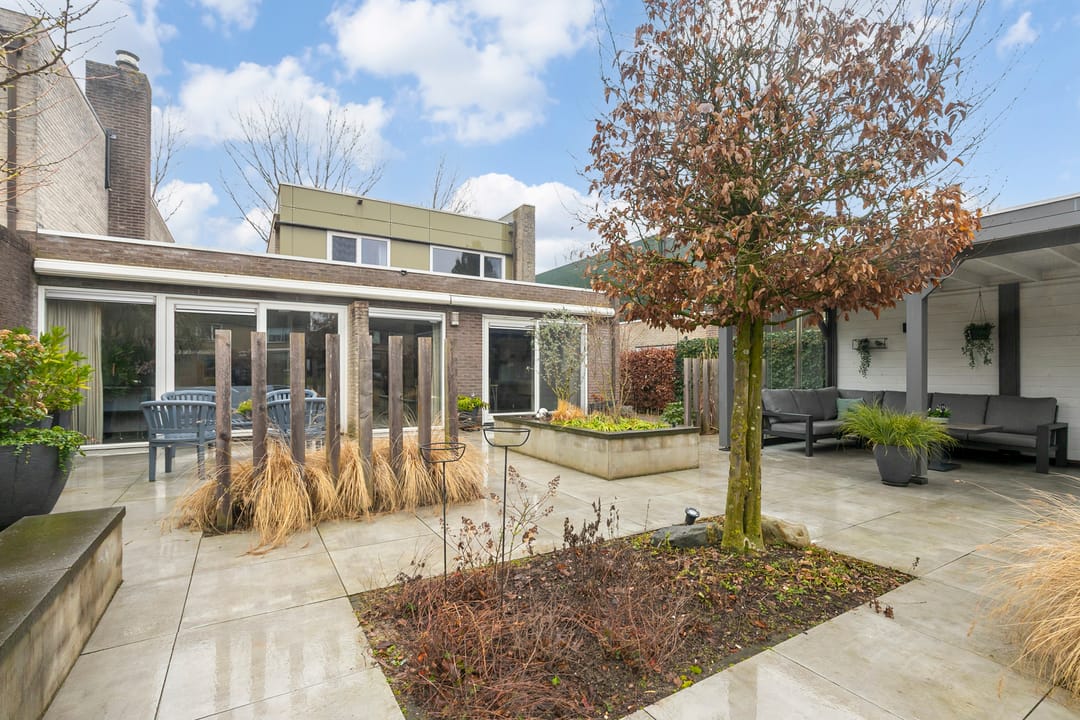 Waterfront family home with private deck in Arnhem Holthuizen — 31