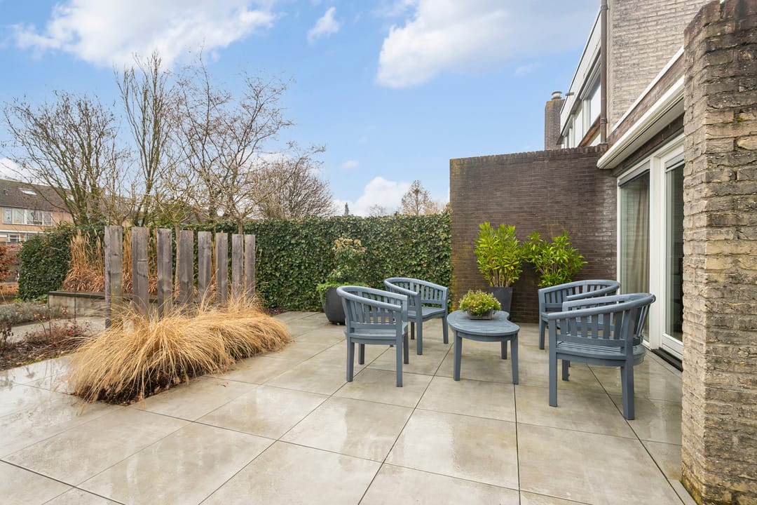 Waterfront family home with private deck in Arnhem Holthuizen — 33