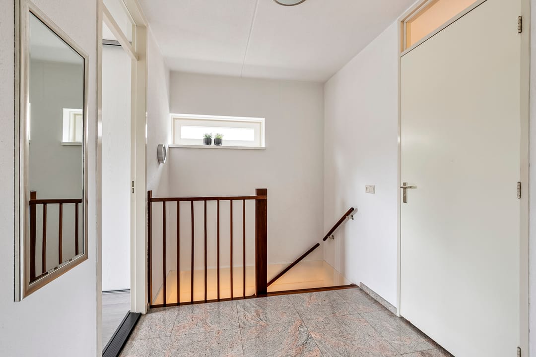 Waterfront family home with private deck in Arnhem Holthuizen — 43