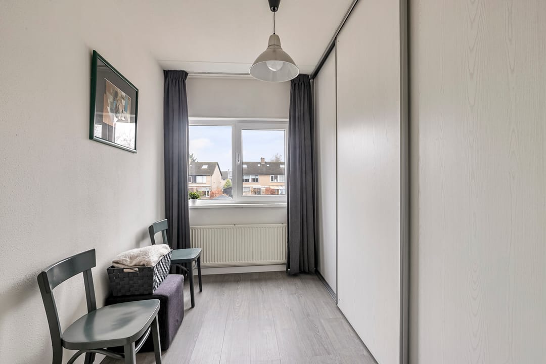 Waterfront family home with private deck in Arnhem Holthuizen — 45