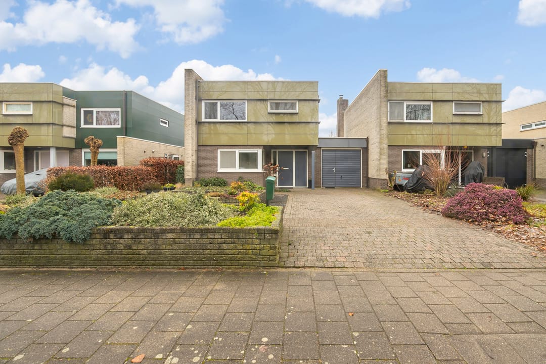 Waterfront family home with private deck in Arnhem Holthuizen — 62