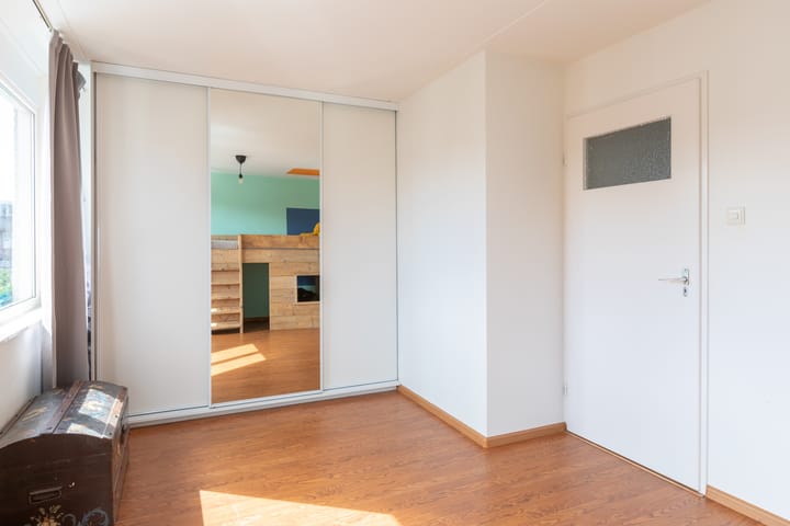 Modern Terraced Home with Four Bedrooms in Waalre — 37