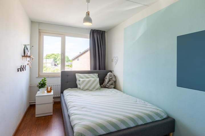Modern Terraced Home with Four Bedrooms in Waalre — 41