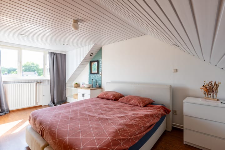 Modern Terraced Home with Four Bedrooms in Waalre — 48