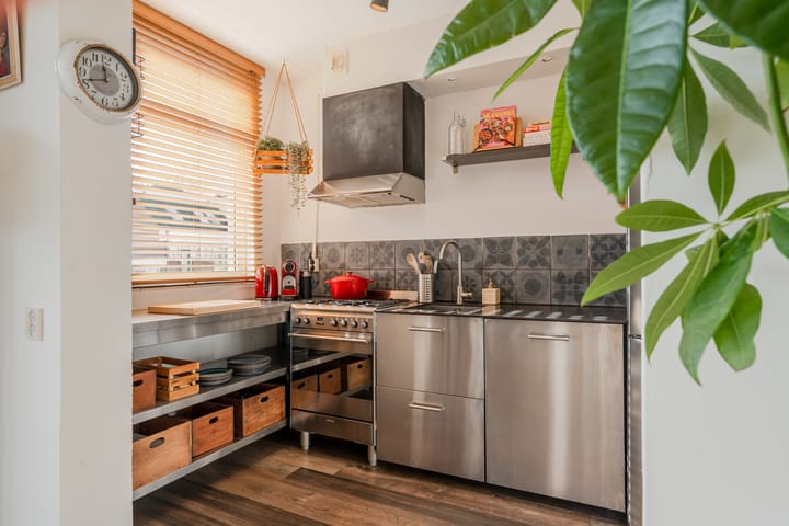 Spacious 1-bedroom apartment with two balconies in Dapperbuurt — 45