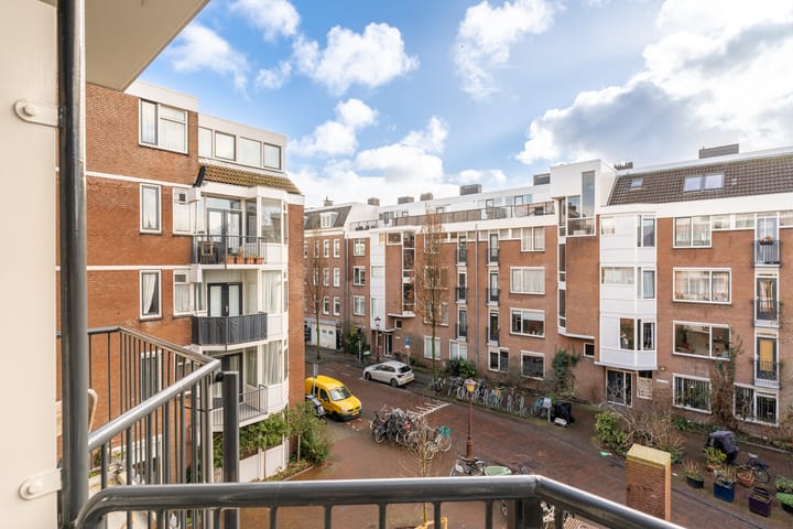 Spacious 1-bedroom apartment with two balconies in Dapperbuurt — 59