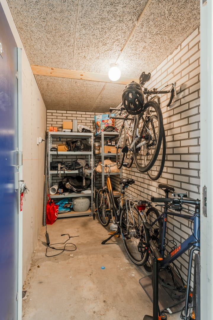 Spacious 1-bedroom apartment with two balconies in Dapperbuurt — 80