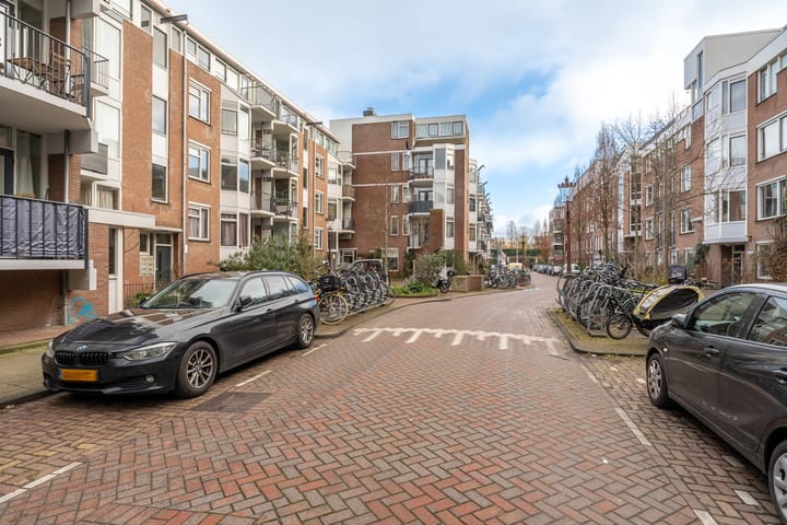 Spacious 1-bedroom apartment with two balconies in Dapperbuurt — 84