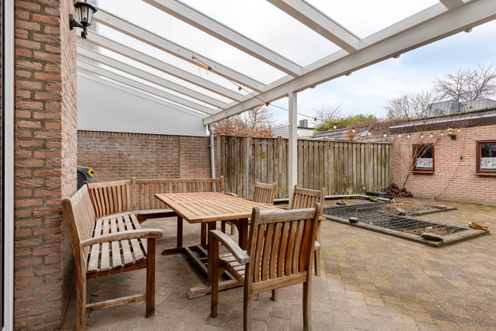 Semi-detached family home with large garden near Eindhoven city center — 63