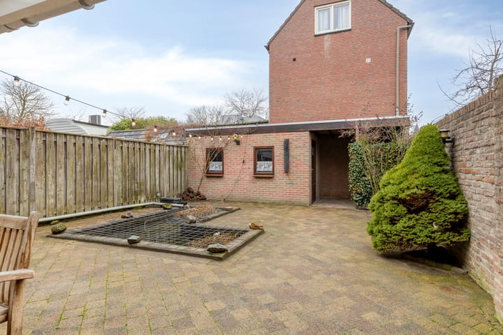 Semi-detached family home with large garden near Eindhoven city center — 65