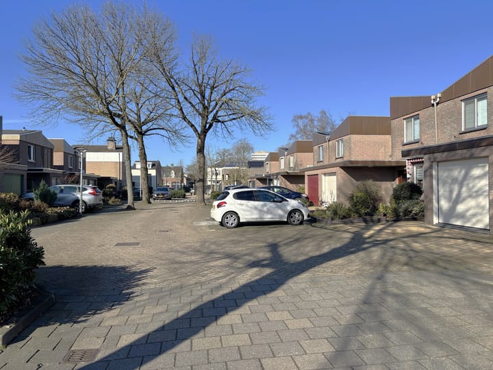 Semi-detached family home with large garden near Eindhoven city center — 77