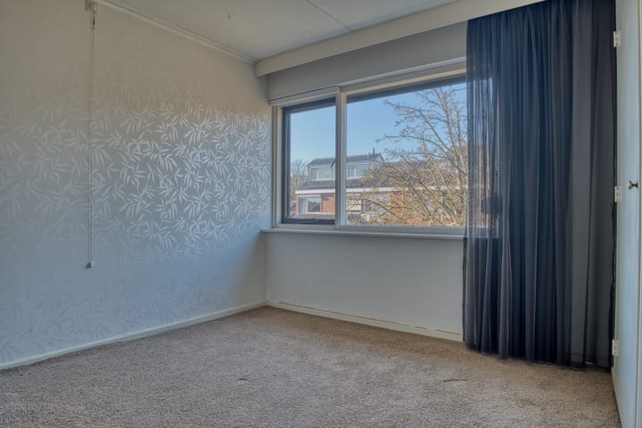 Affordable terraced home with four bedrooms in the heart of Hendrik-Ido-Ambacht — 36