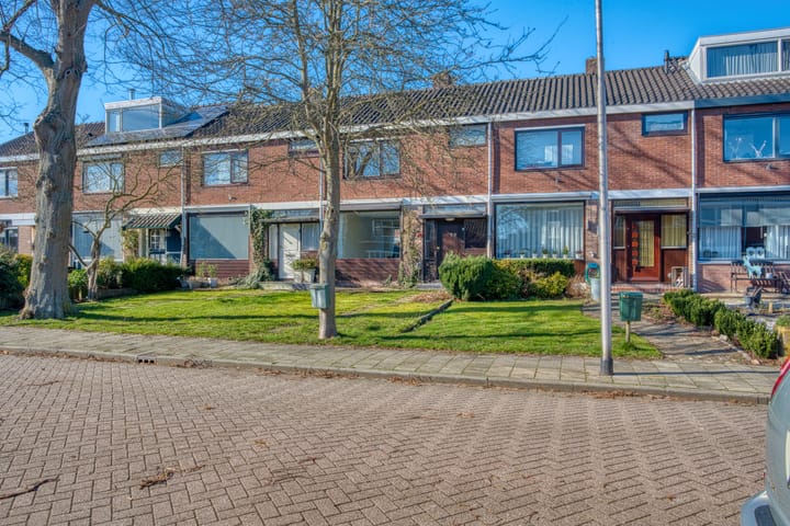 Affordable terraced home with four bedrooms in the heart of Hendrik-Ido-Ambacht — 66
