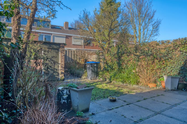 Affordable terraced home with four bedrooms in the heart of Hendrik-Ido-Ambacht — 24