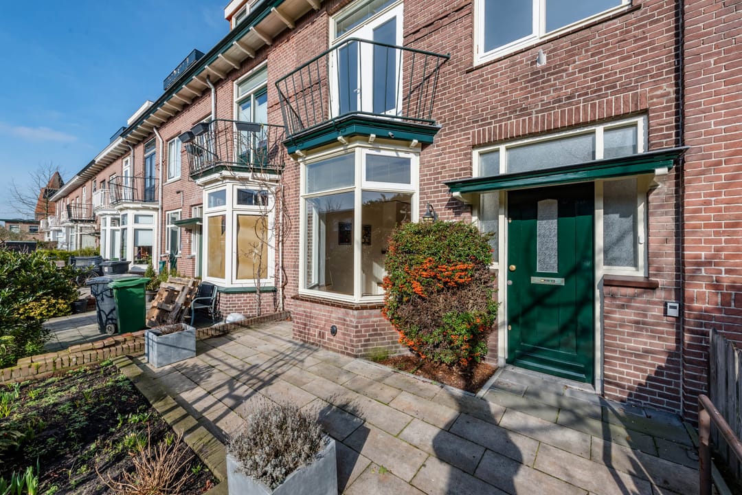 Spacious and Bright Terraced House with Modern Kitchen and Garden — 16