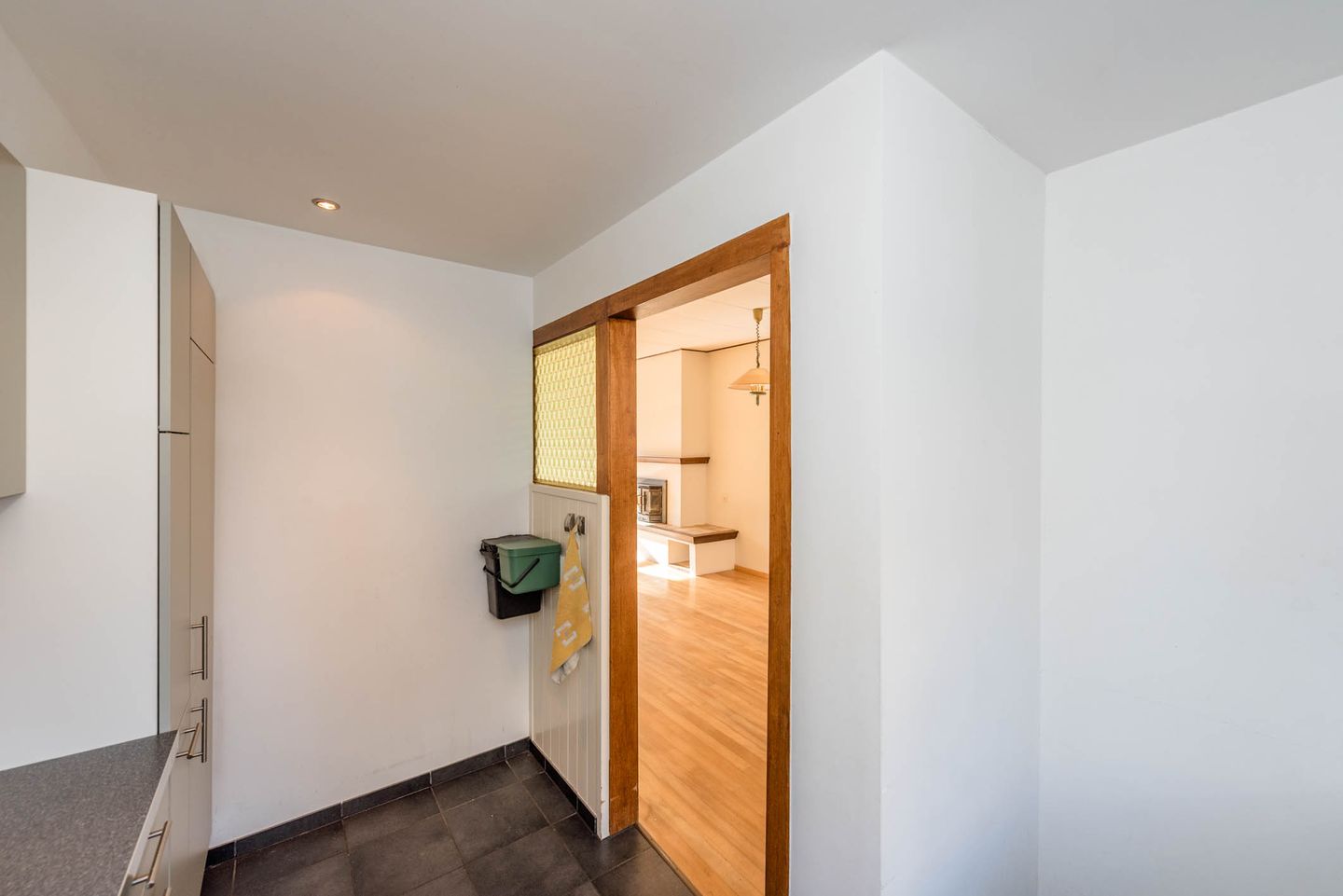 Spacious and Bright Terraced House with Modern Kitchen and Garden — 40