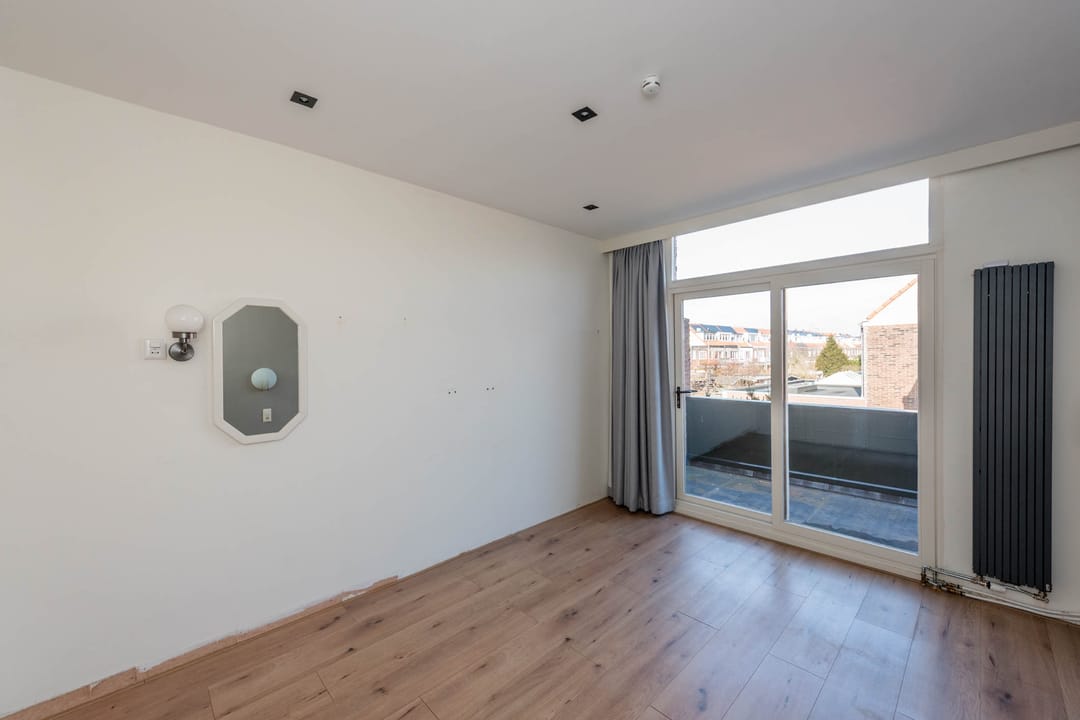 Spacious and Bright Terraced House with Modern Kitchen and Garden — 56