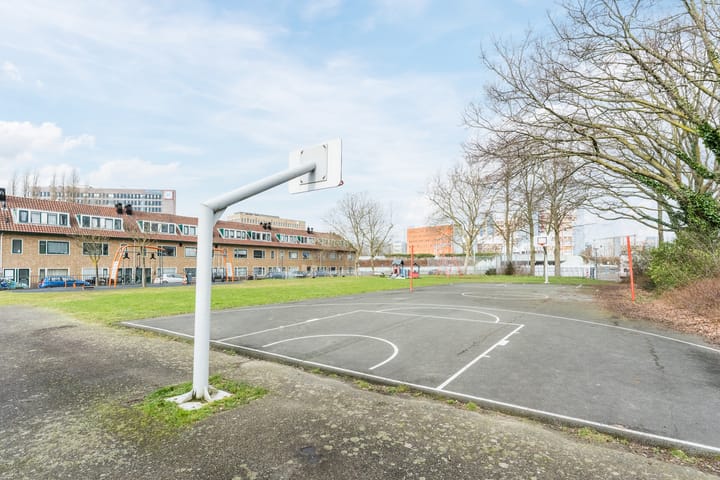 Ground floor apartment with sunny garden in Leiden's Transvaal neighborhood — 66