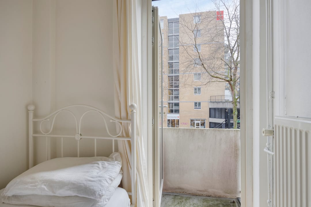 Spacious 4-room apartment in the heart of Rotterdam center — 34
