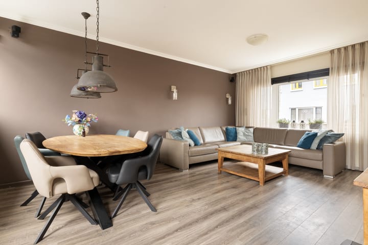 Photo 3 of Kamillestraat 24