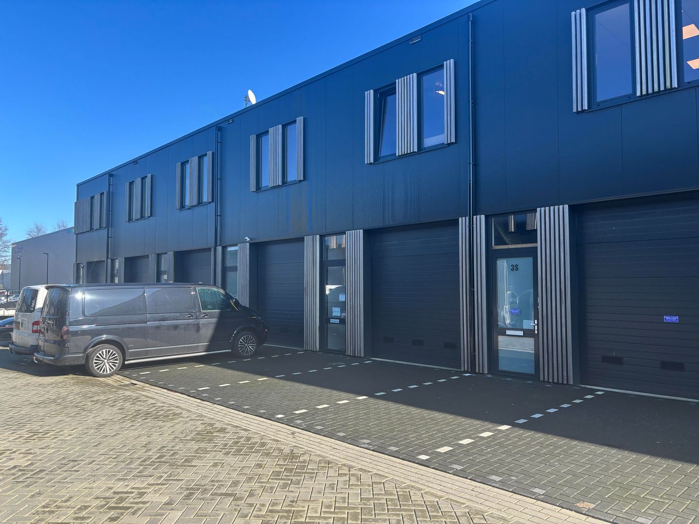 View photo 3 of Banksstraat 3-R