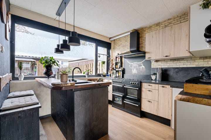 Spacious Three-Bedroom Terraced House with South-West Garden in 's-Hertogenbosch — 15