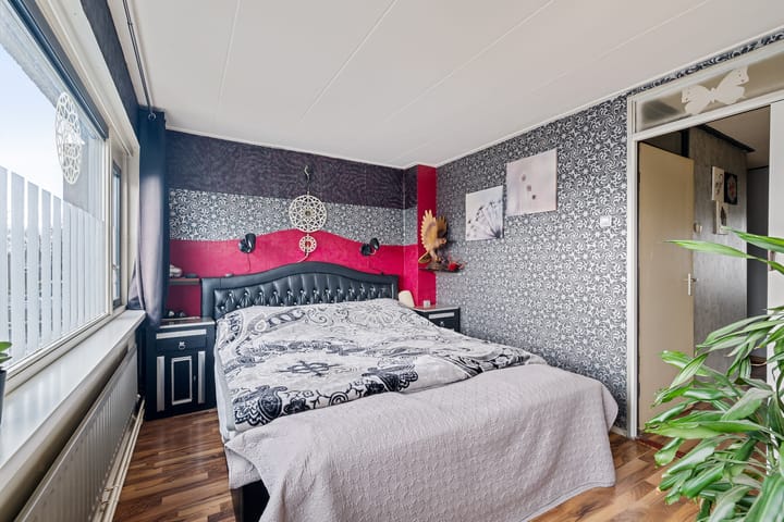 Spacious Three-Bedroom Terraced House with South-West Garden in 's-Hertogenbosch — 39